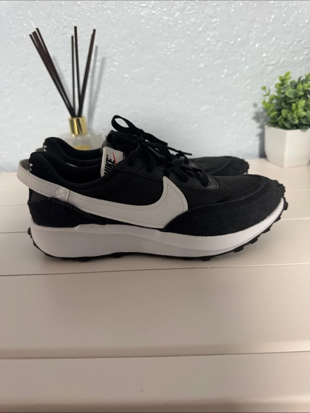Nike women’s Black and White Low-Top Sneaker